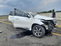 Mobil Pajero Sport wana putih bernopol B 1284 BJU yang ditumpangi Vanessa Angel bersama suami, anak, sopir dan pengasuh anaknya.